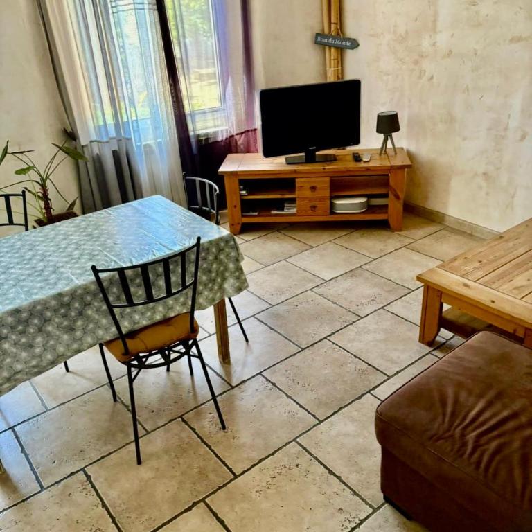 Charming Village House in the Heart of Isle-sur-la-Sorgue - Vacation Home - 5