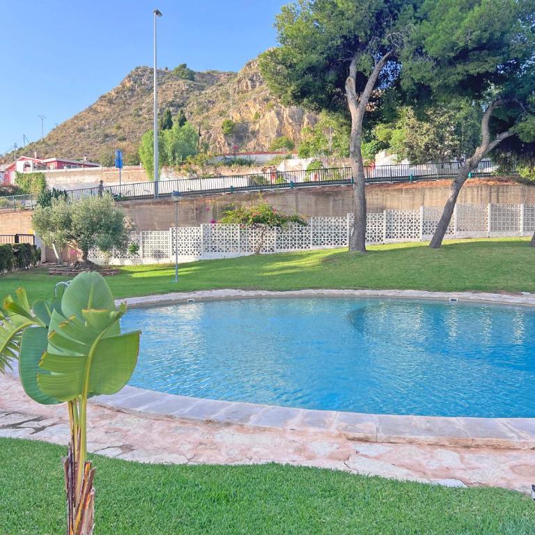 Loft Deluxe, Luminoso, Parking y Piscina - A 100 m del Mar AC - Three-Bedroom Apartment - 4