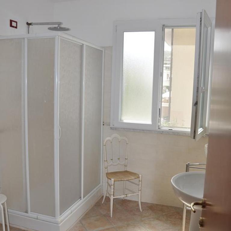 Bed & Breakfast 4U PARCHEGGIO INTERNO - Camera Matrimoniale - 4