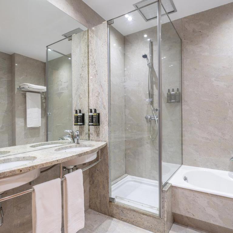 Eurostars Puerta Madrid - Deluxe Double Room - 4
