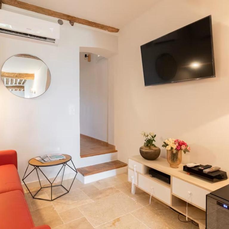 "Philomer Safranier" Historic Old-Town Apartments, Sea View and Terrace Options - One-Bedroom Apartment with Ocean View (without Terrace) - 1