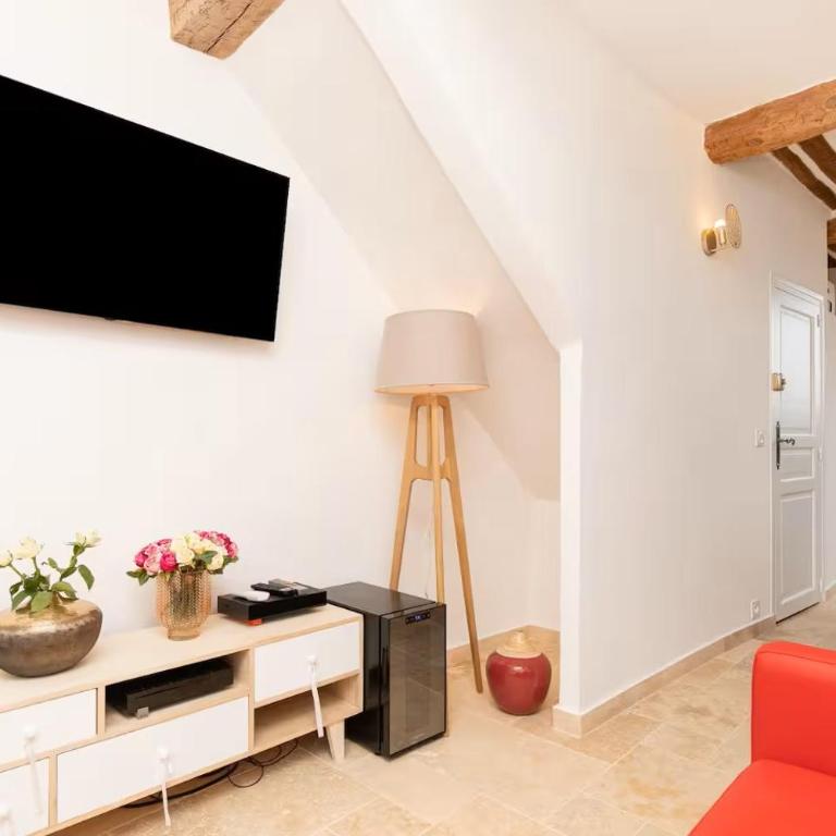 "Philomer Safranier" Historic Old-Town Apartments, Sea View and Terrace Options - One-Bedroom Apartment with Ocean View (without Terrace) - 8
