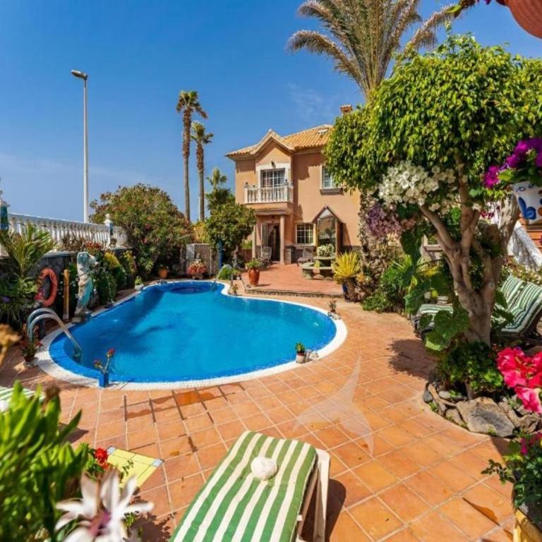 Apartment with communal pool and garden - Two-Bedroom Apartment - 7