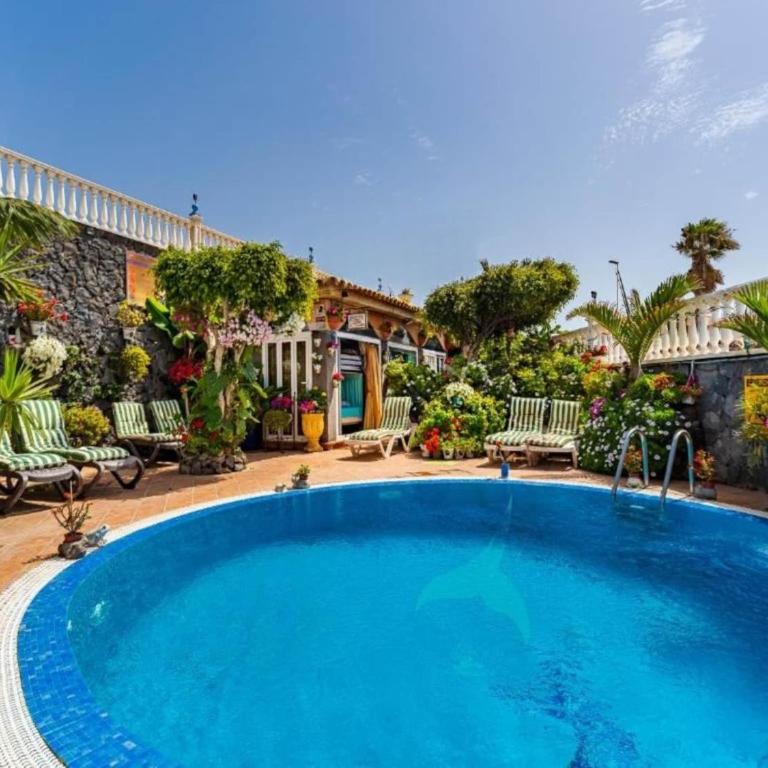Apartment with communal pool and garden - Two-Bedroom Apartment - 9