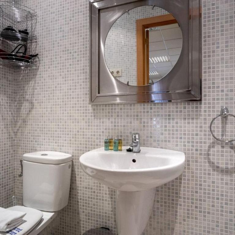 Cozy and Vintage-2Bedrooms 1.5Bathrooms-Malasaña - Two-Bedroom Apartment - 16