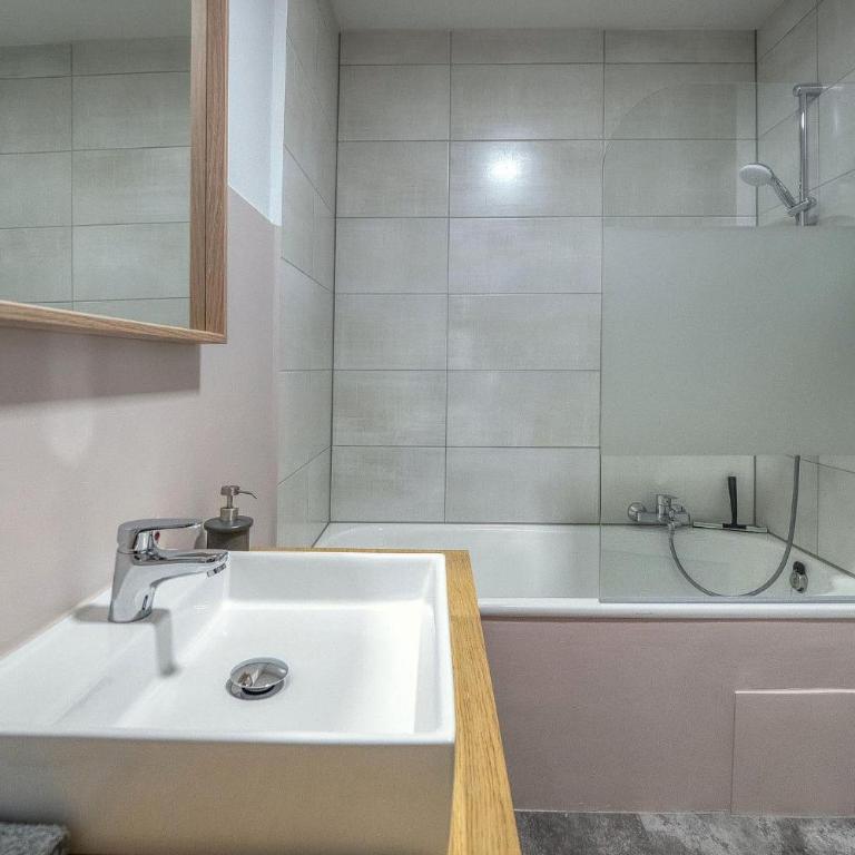 Zentrale Ferienwohnung ROSEA nahe Kurpark - Apartment mit Blick auf die Berge - 8