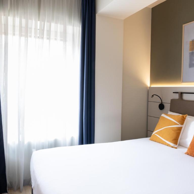 voco Bilbao - City by IHG - Small Double Room - Mobility Accessible - 4