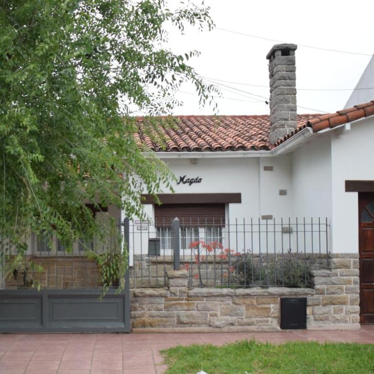 Magda - Three-Bedroom House - 1