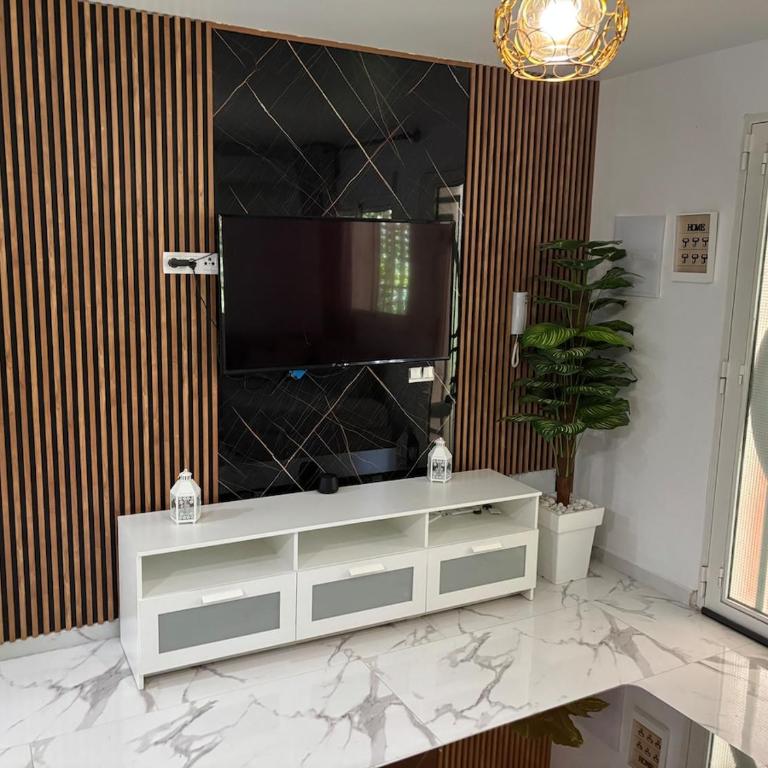 Evans Realty CE Apartamento Moderno Espacioso - Apartamento de 3 dormitorios - 5