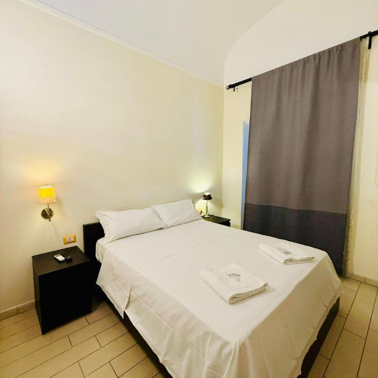Victorio Palace Roma - Camera Quadrupla con Bagno in Comune - 11