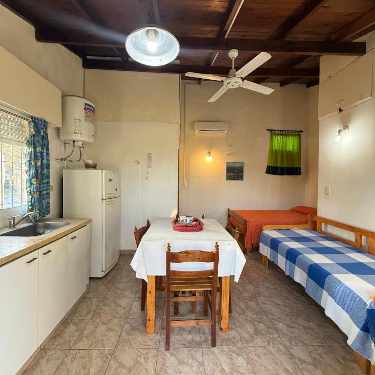 Cabaña, con patio y parrilla a 5 min de Termas - Bungalow - 7