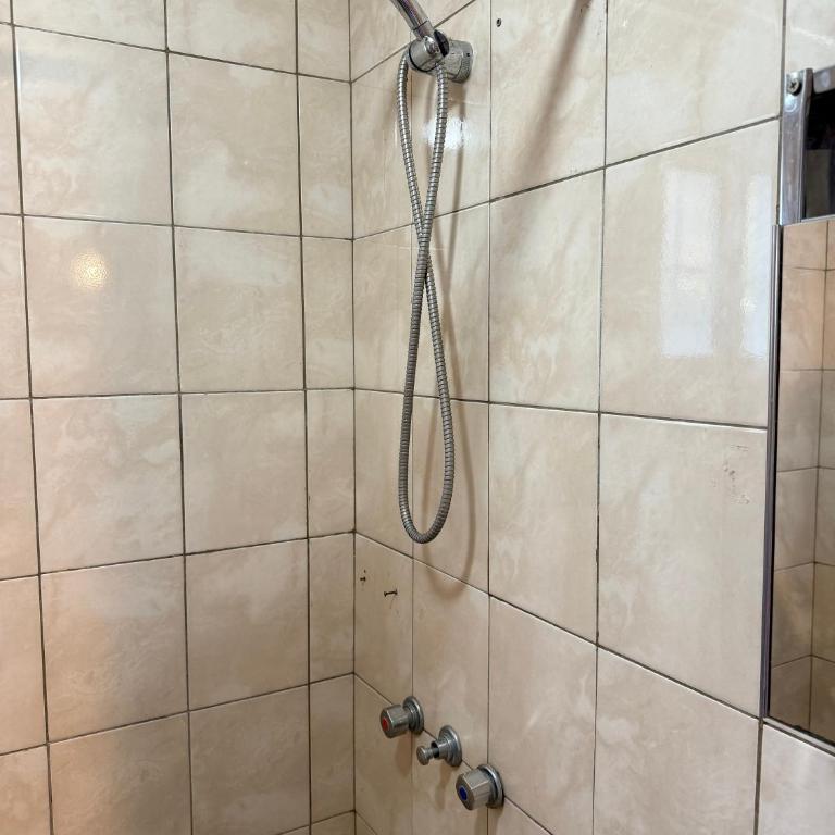Cabaña, con patio y parrilla a 5 min de Termas - Bungalow - 11