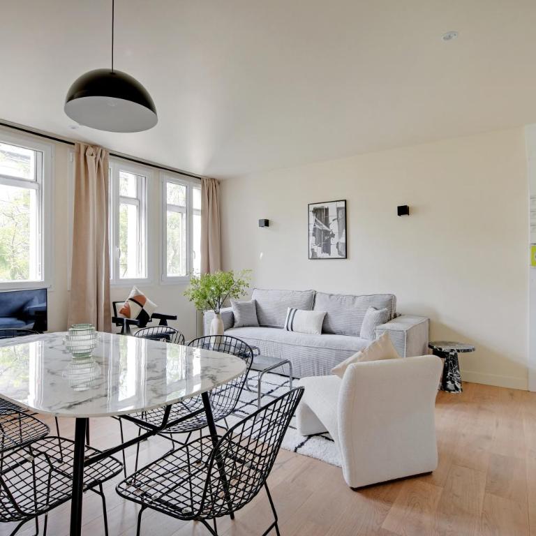 Pick A Flat's Apartments in Daumesnil - Avenue du General Bizot - Appartement 2 Chambres - 5
