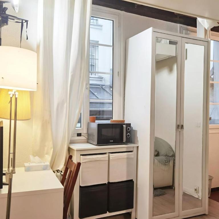 Cute Marais Studio near Metro Heart of Paris N4-22 - One-Bedroom Apartment - 6
