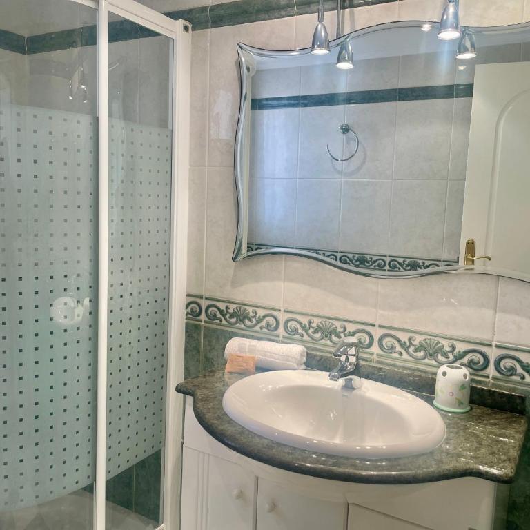 Acogedor apartamento de dos dormitorios en el corazón de Benidorm - Two-Bedroom Apartment - 16