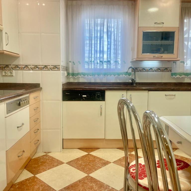 Acogedor apartamento de dos dormitorios en el corazón de Benidorm - Two-Bedroom Apartment - 5