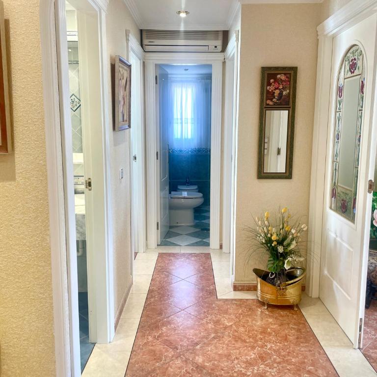 Acogedor apartamento de dos dormitorios en el corazón de Benidorm - Two-Bedroom Apartment - 22