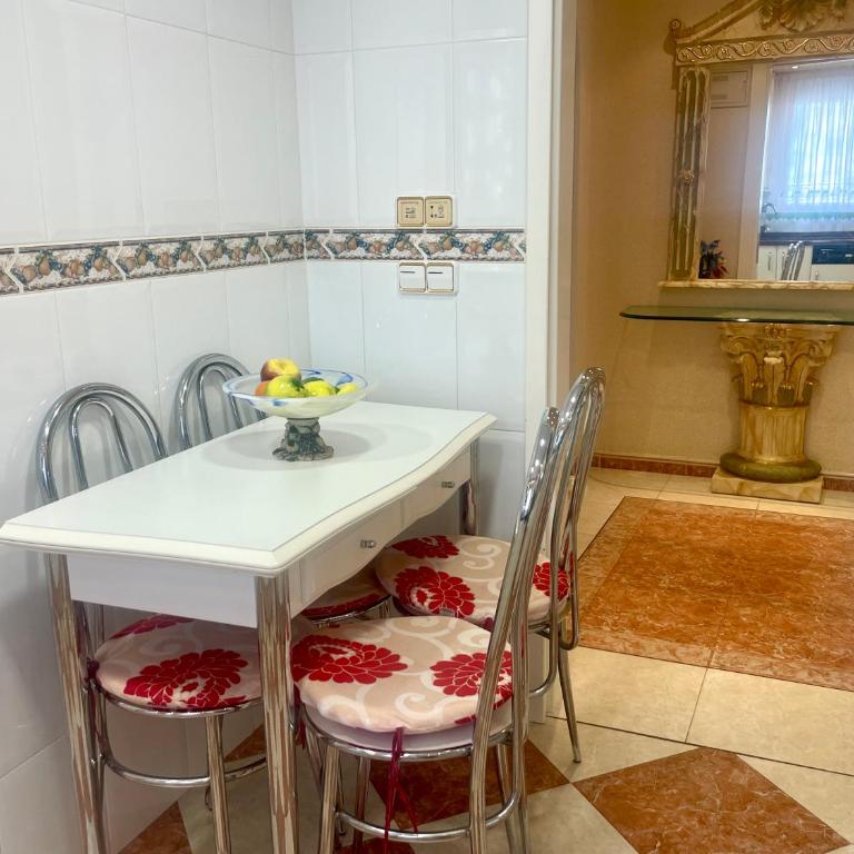 Acogedor apartamento de dos dormitorios en el corazón de Benidorm - Two-Bedroom Apartment - 8