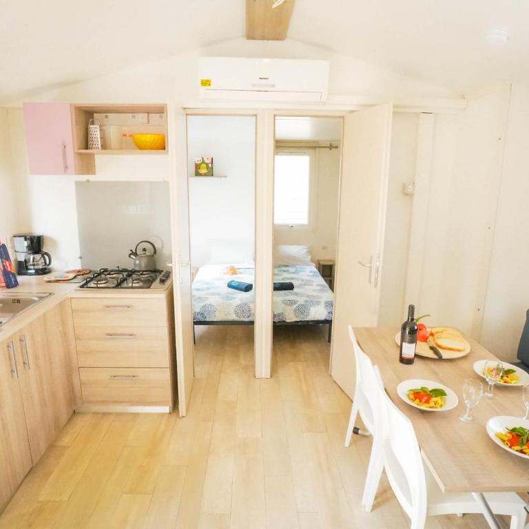 Happy Camp mobile homes in Camping Villaggio Lamaforca - Casa Mobile Premium. - 7