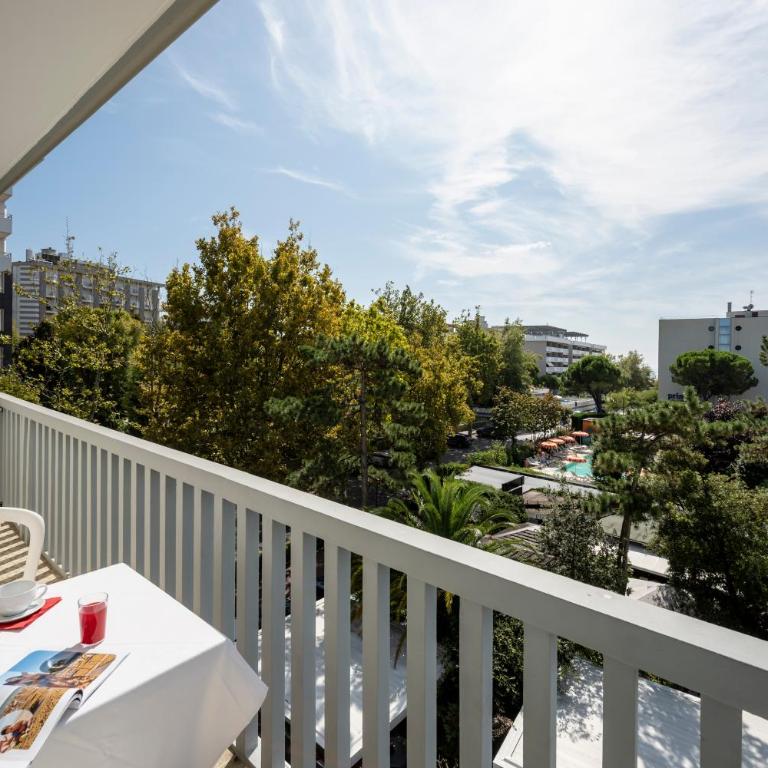 Aparthotel Pineda - One-Bedroom Apartment - 1