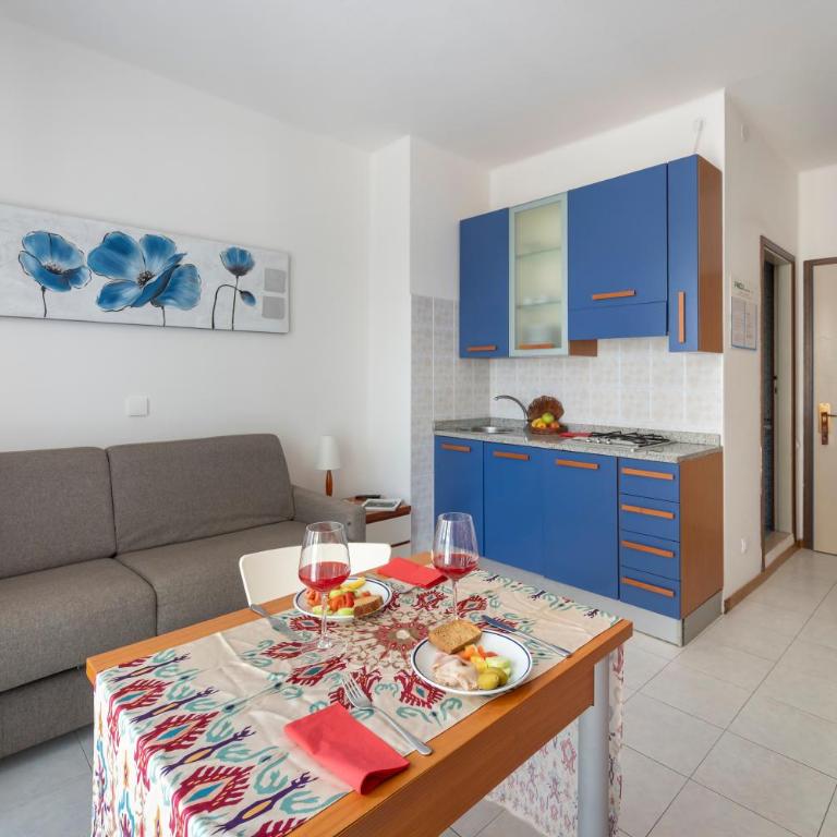 Aparthotel Pineda - Studio with Balcony - 2