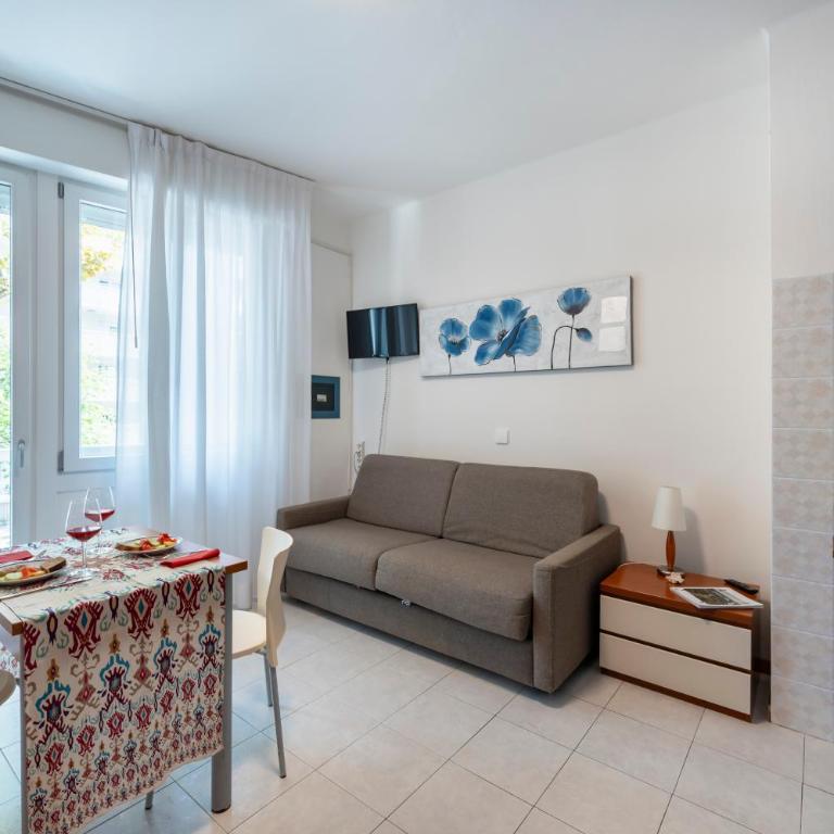 Aparthotel Pineda - Studio with Balcony - 1