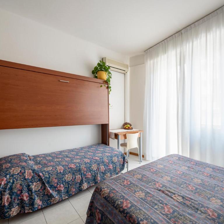 Aparthotel Pineda - Studio with Balcony - 3