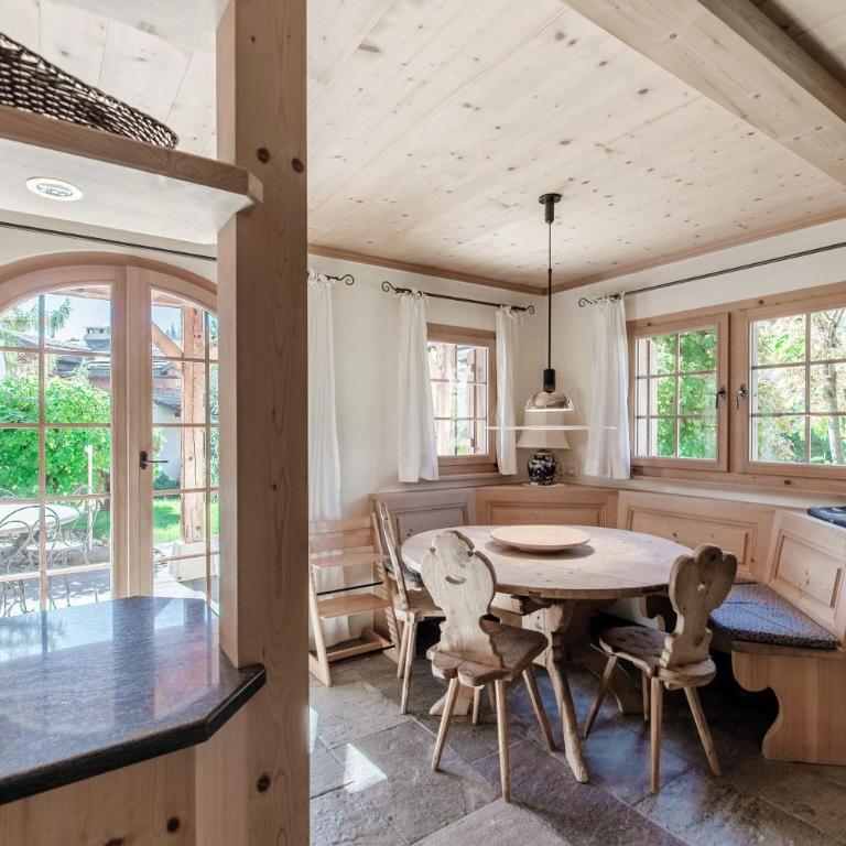 Laax Chalet by Quokka 360 - Charming Apartment with Private Patio - Superior Apartment mit 3 Schlafzimmern - 8