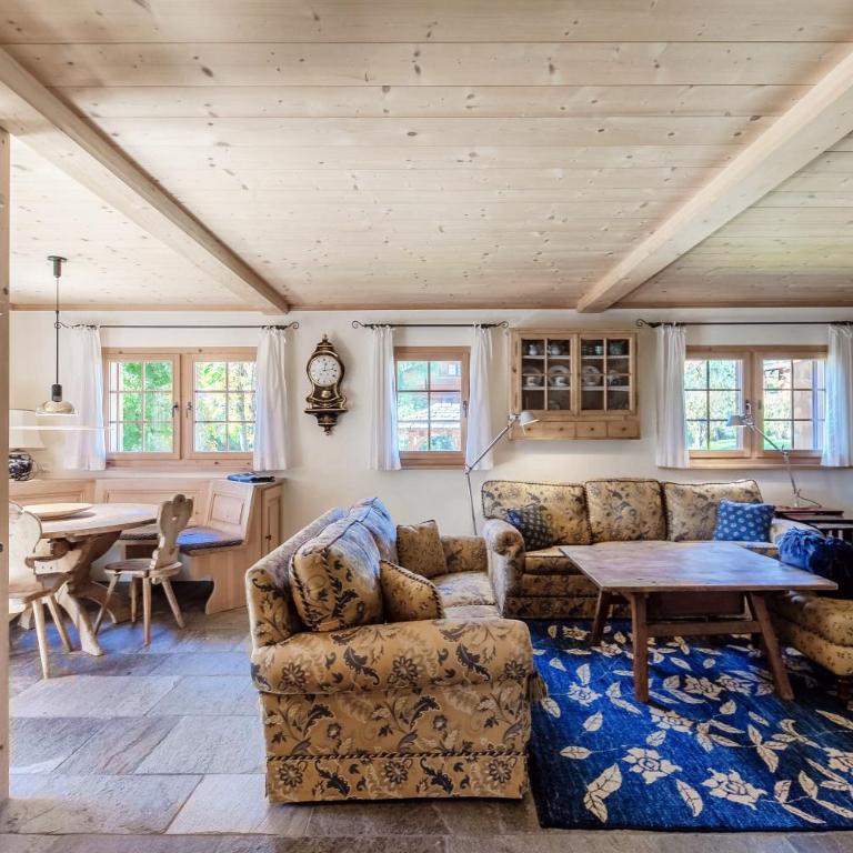 Laax Chalet by Quokka 360 - Charming Apartment with Private Patio - Superior Apartment mit 3 Schlafzimmern - 6