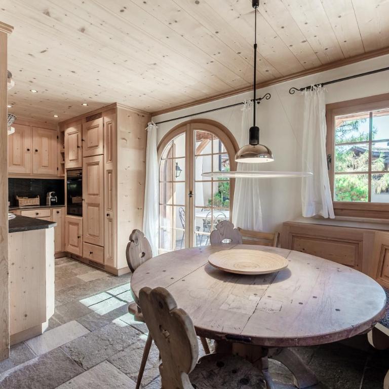 Laax Chalet by Quokka 360 - Charming Apartment with Private Patio - Superior Apartment mit 3 Schlafzimmern - 2
