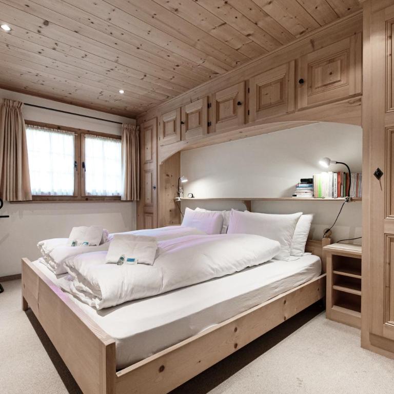 Laax Chalet by Quokka 360 - Charming Apartment with Private Patio - Superior Apartment mit 3 Schlafzimmern - 3