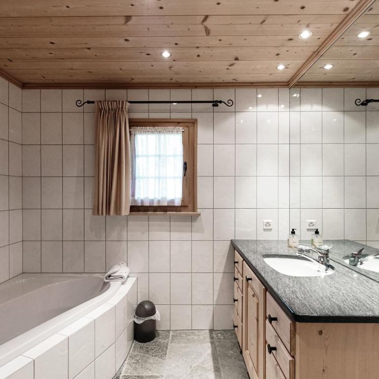 Laax Chalet by Quokka 360 - Charming Apartment with Private Patio - Superior Apartment mit 3 Schlafzimmern - 33
