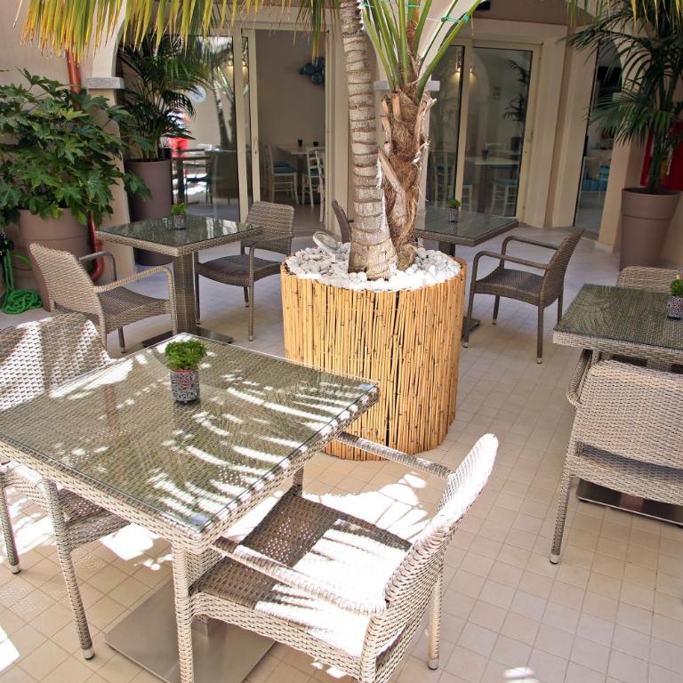 Hotel Regina Simius - Camera Matrimoniale/Doppia con Letti Singoli - Accesso Disabili - 6