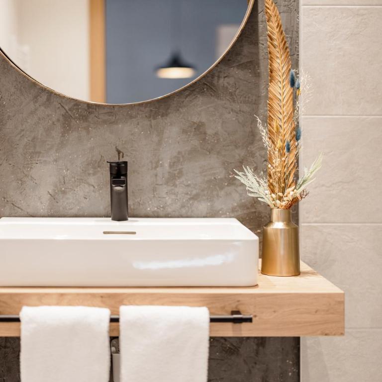 MYALPS Tirol inklusive Sky- Wellness - One-Bedroom Apartment with Garden - 8