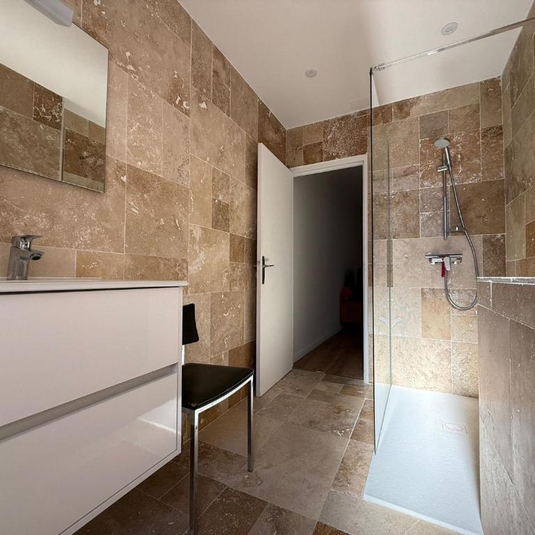 Studio confortable avec vue mer, loggia, animaux acceptés et parking privatif - FR-1-309-75 - One-Bedroom Apartment - 12