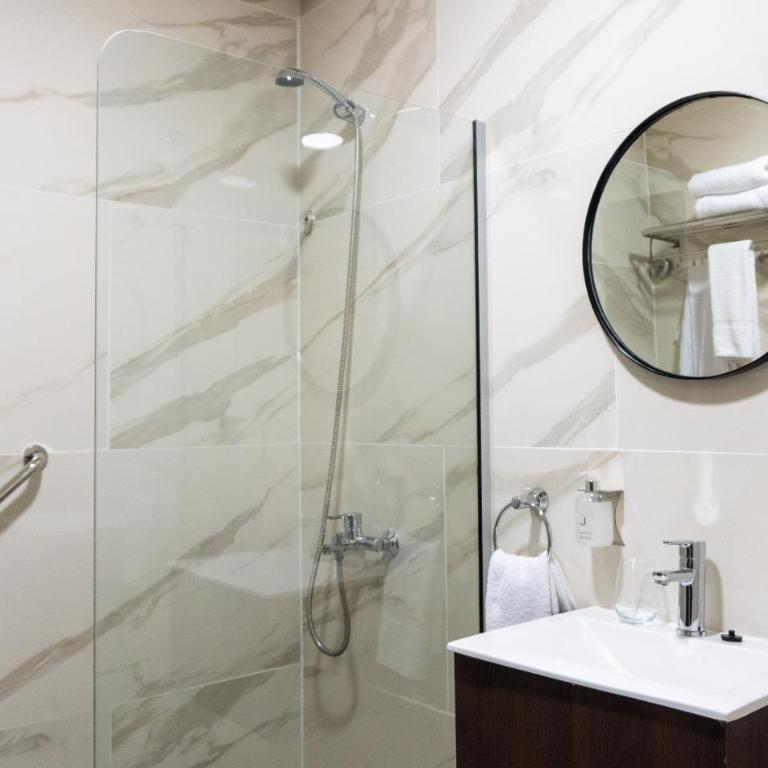 RM Campana Hotel - Superior Queen Room - 9