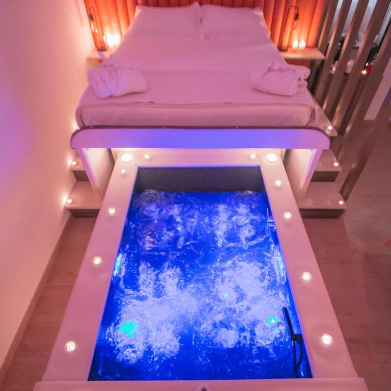 Alma Suites - Jacuzzi Livorno - Camera King con Vasca Idromassaggio - 8