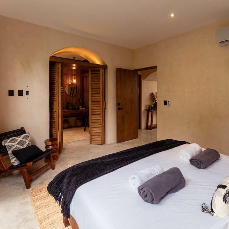 Luxe 3BR Villa - Two Private Pools including Rooftop Modern Boho Style - Villa - 17