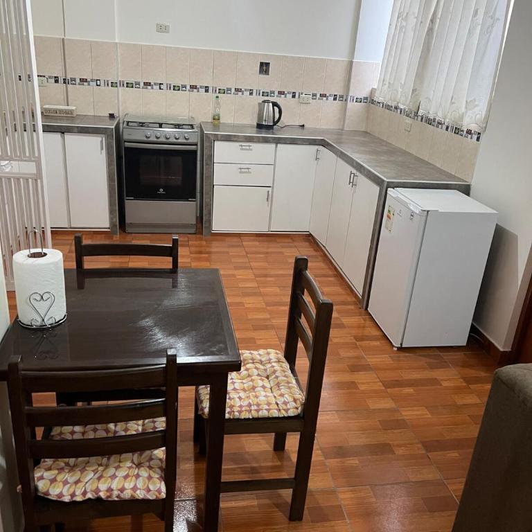 Departamento con jacuzzi e hidromasajes, cerca del aeropuerto - Apartamento de 2 dormitorios - 5