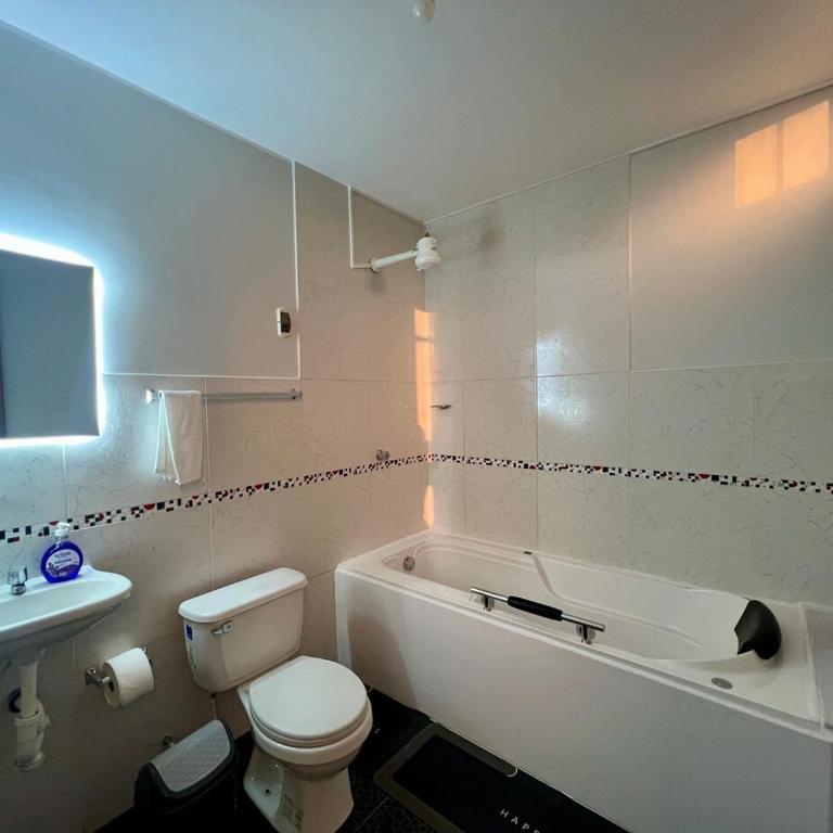 Departamento con jacuzzi e hidromasajes, cerca del aeropuerto - Apartamento de 2 dormitorios - 7