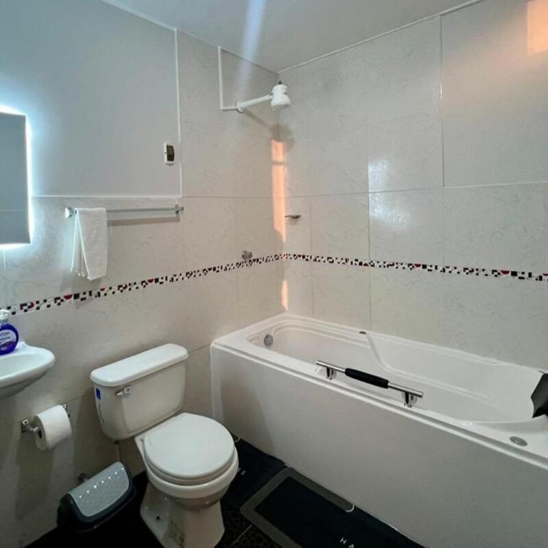 Departamento con jacuzzi e hidromasajes, cerca del aeropuerto - Apartamento de 2 dormitorios - 15