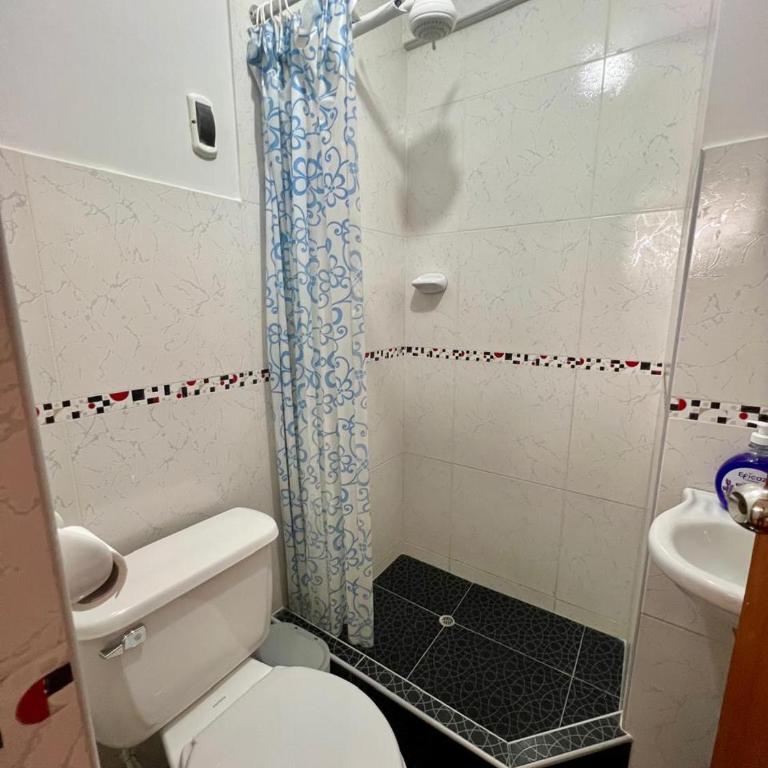 Departamento con jacuzzi e hidromasajes, cerca del aeropuerto - Apartamento de 2 dormitorios - 17