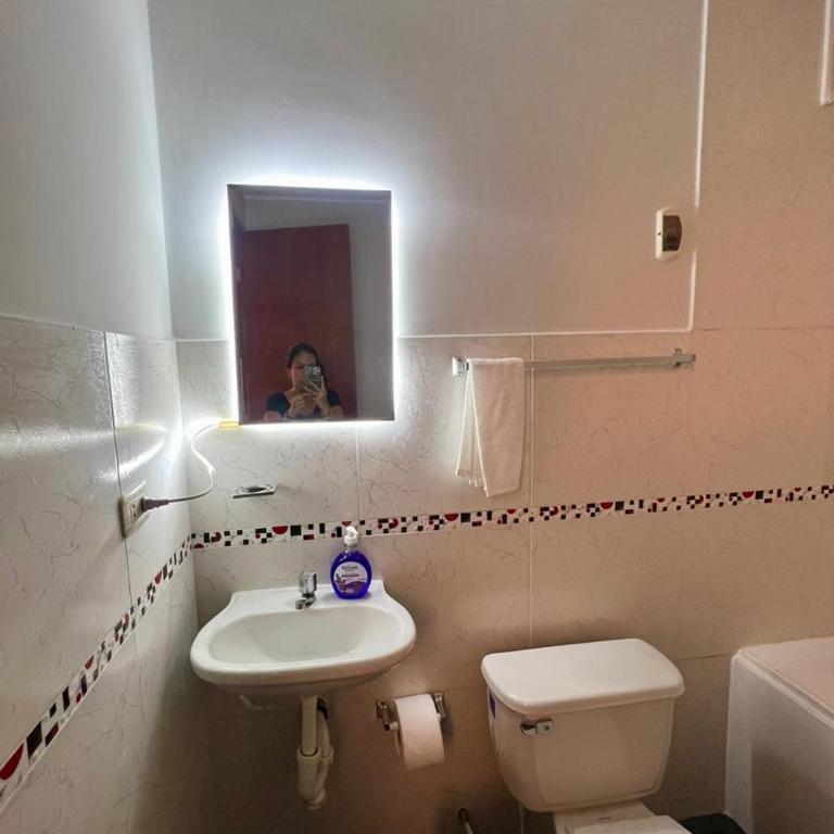 Departamento con jacuzzi e hidromasajes, cerca del aeropuerto - Apartamento de 2 dormitorios - 22