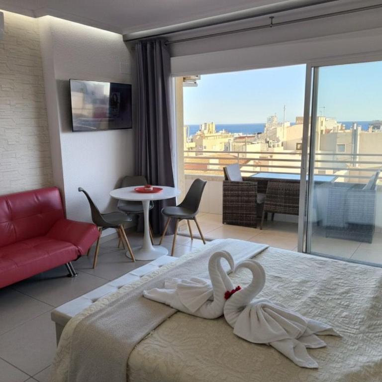 Alicante Skylights Apartments - Design Studio with Balcony (8th floor) - 4