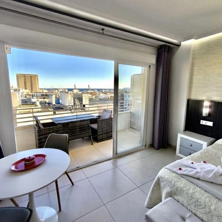 Alicante Skylights Apartments - Design Studio with Balcony (8th floor) - 6