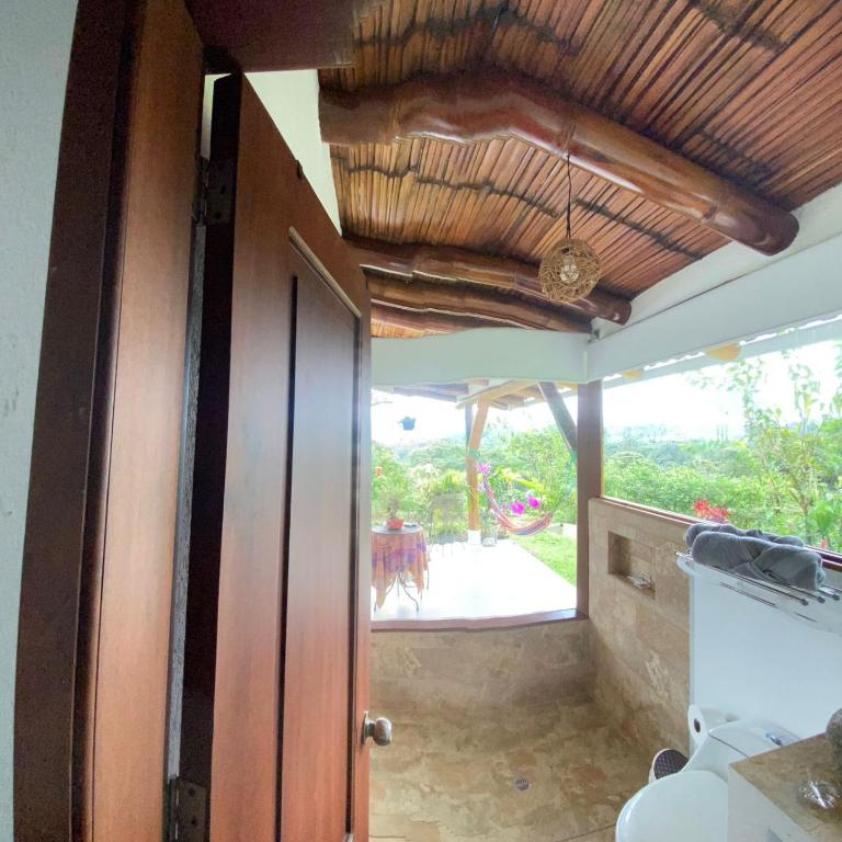 Ecolodge de Bambú en el Bosque Nublado ShantihOMe - Three-Bedroom Villa - 3