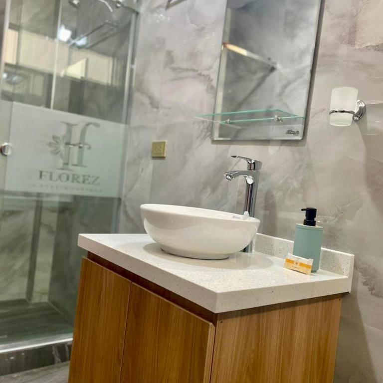 Hotel Florez Boutique - King Suite with Spa Bath - 2