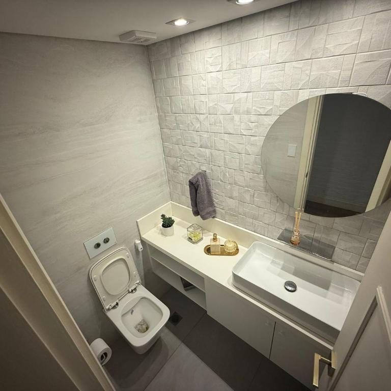 Hermosa casa en barrio cantegril - Casa de 4 dormitorios - 6