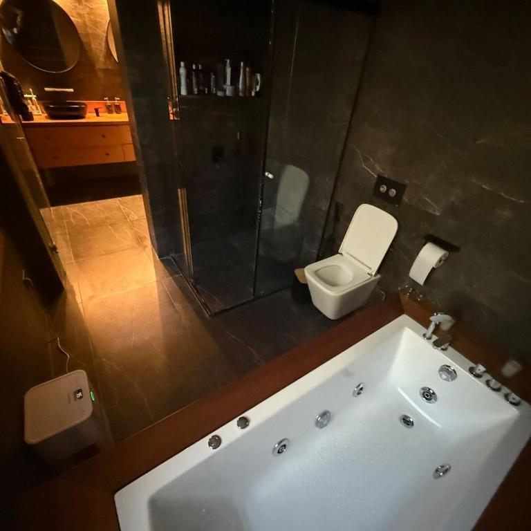 Hermosa casa en barrio cantegril - Casa de 4 dormitorios - 12