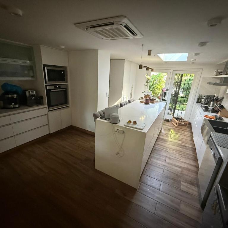 Hermosa casa en barrio cantegril - Casa de 4 dormitorios - 13